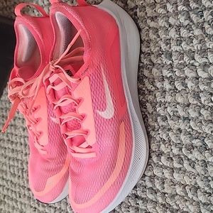 Nike Zoom Fly 4